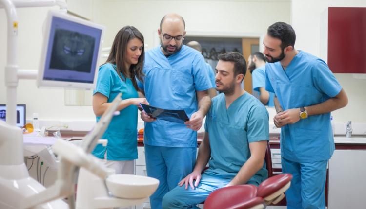 Dental Smiles - XpatAthens.com